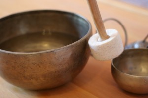 Klangschalen-Massage führen zu tiefer, innerer Entspannung